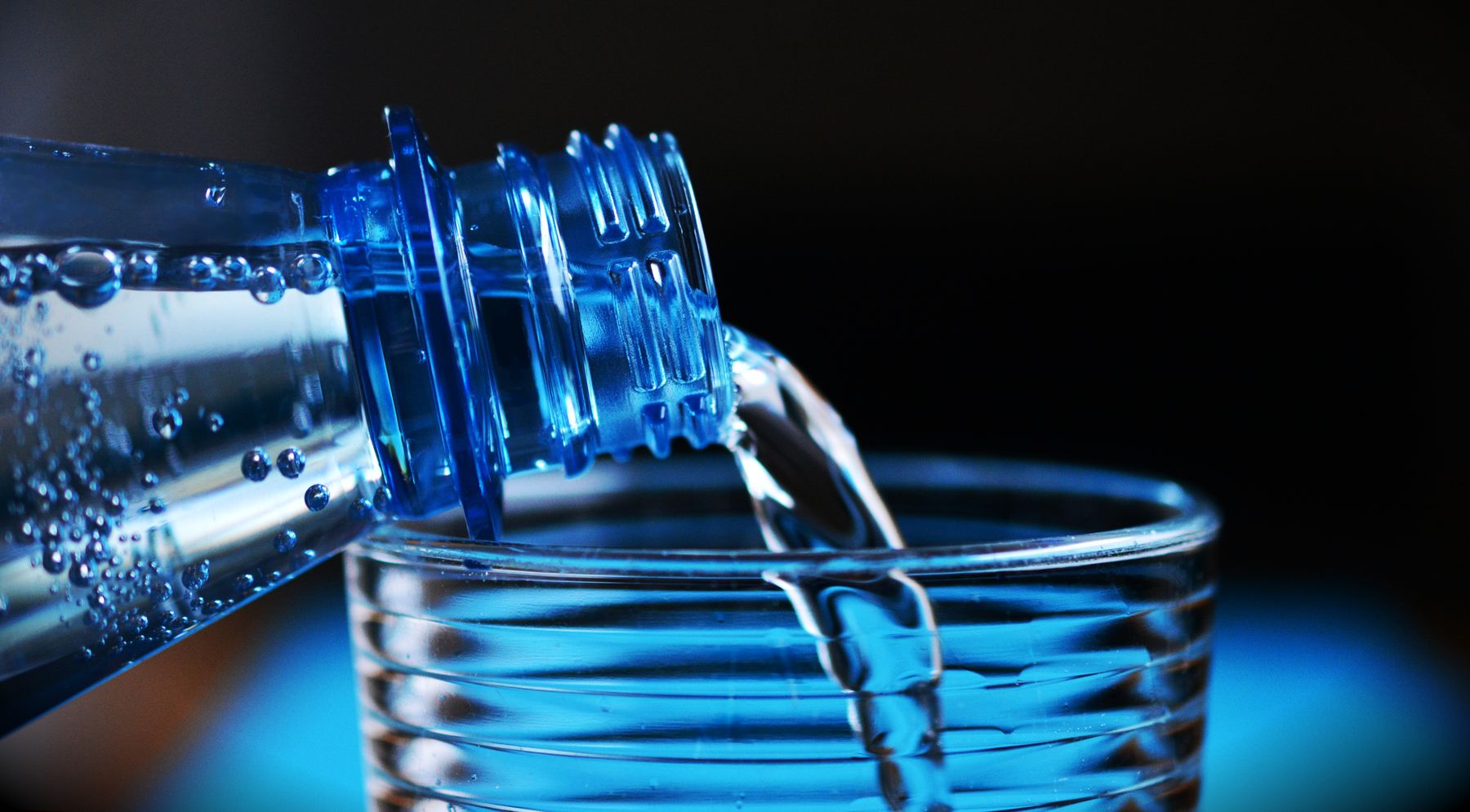 Bicchiere di acqua pura